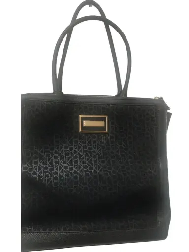 [010324210-1] Cartera Negra. Calvin Klein